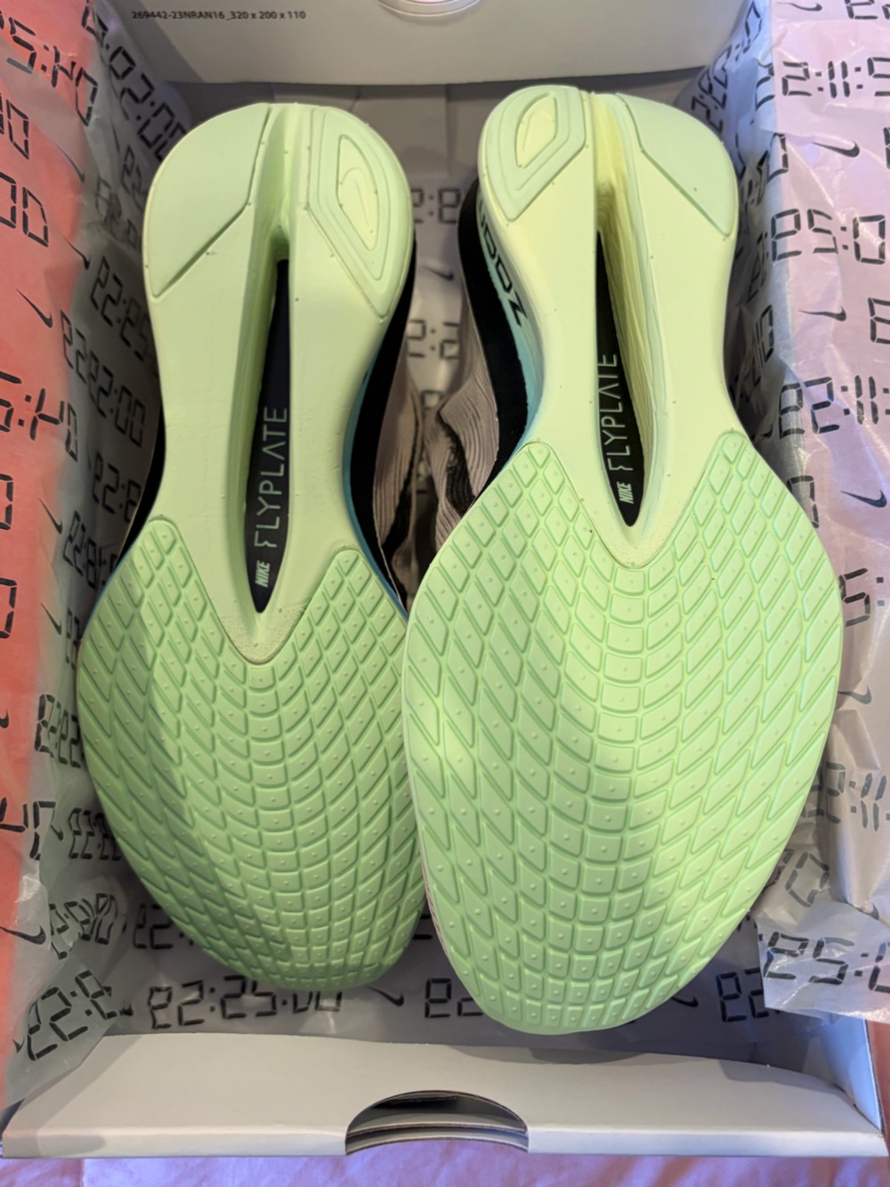 Nike Women’s ZoomX Next% Vaporfly 4 - Picture 2 of 7